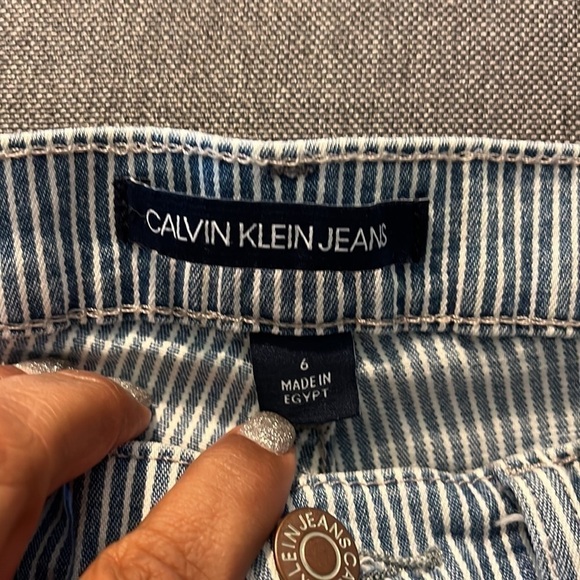 Calvin Klein Jeans size 6 railroad stripe high rise raw hem shorts.  Excellent - Picture 5 of 7